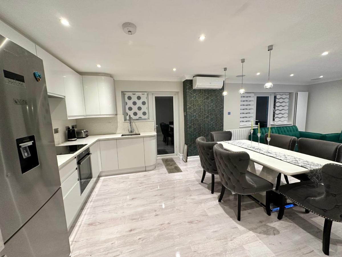 דירות גרינפורד Luxury House מראה חיצוני תמונה