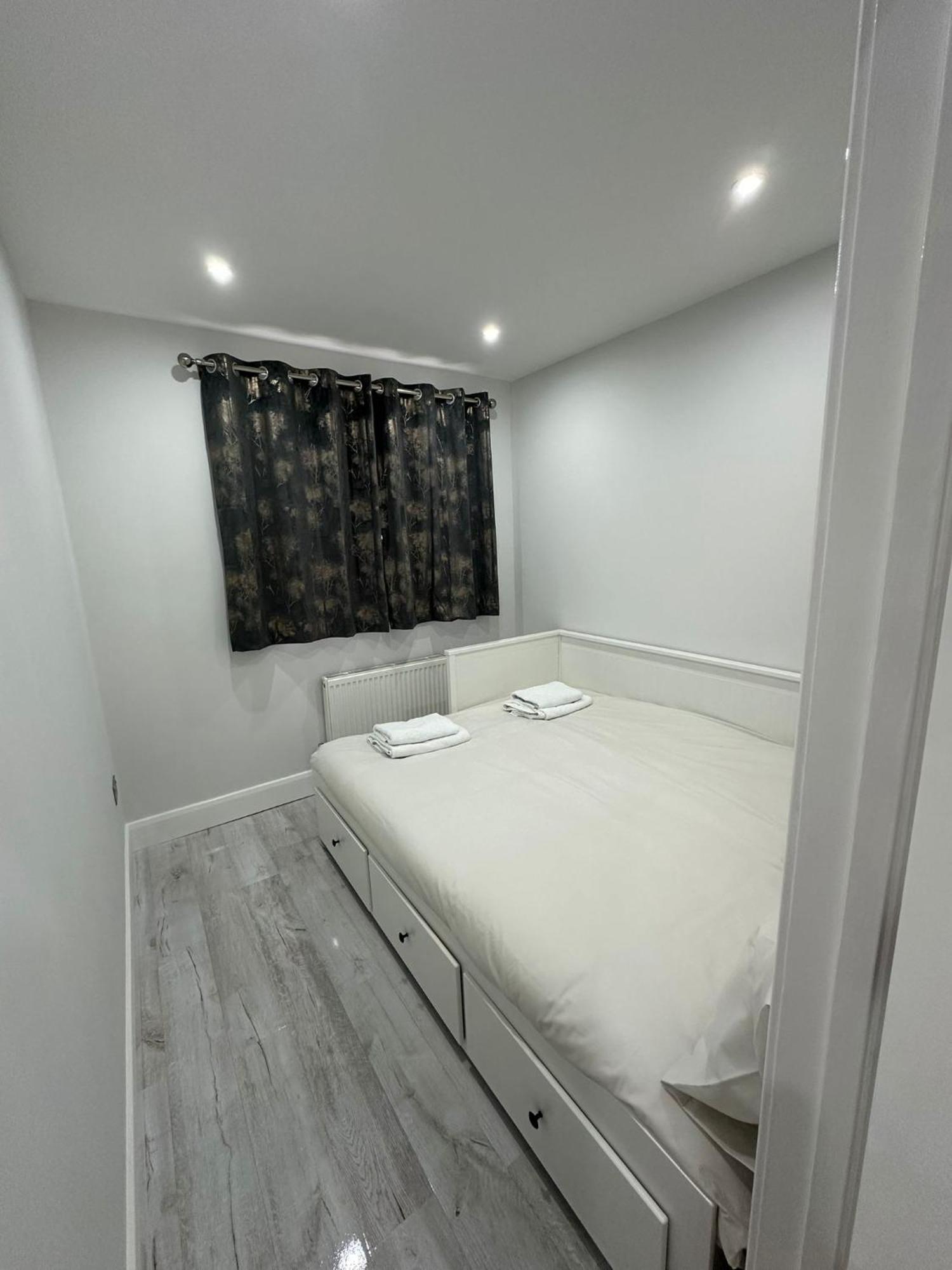 דירות גרינפורד Luxury House מראה חיצוני תמונה